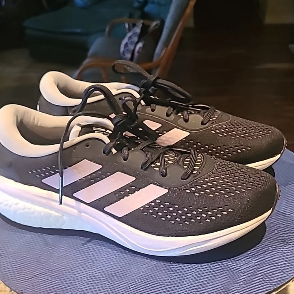 Adidas Supernova womens athletic shoes sz. 10. Black /purple. EC.(#1165)